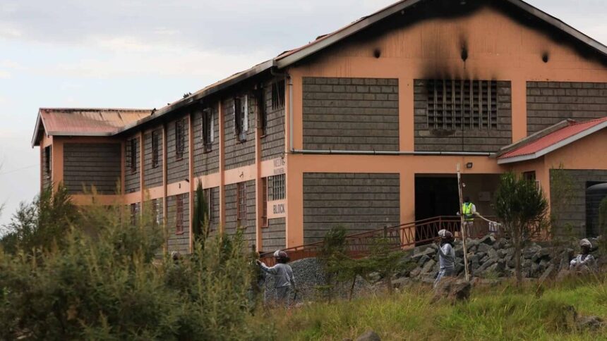 Ocho estudiantes detenidas por "incendio voluntario" que mató a 16 niñas en un internado de Kenia