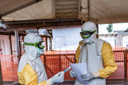 OMS ensayará dos posibles tratamientos contra el ébola Bundibugyo en la RDC