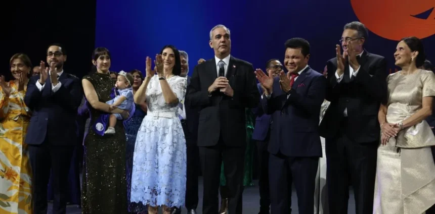 El presidente Luis Abinader participa en la inauguración del templo del Ministerio Internacional Monte de Dios Horeb en Santo Domingo Norte.