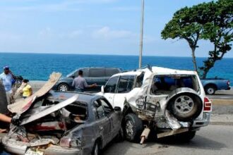 Accidente de tránsito en una avenida de República Dominicana durante un operativo de las autoridades de seguridad vial