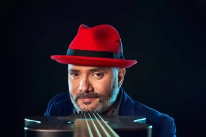 Pavel Núñez durante su presentación en Premios Soberano.
