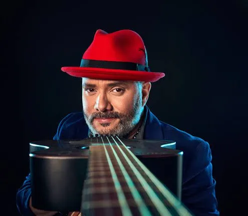 Pavel Núñez durante su presentación en Premios Soberano.