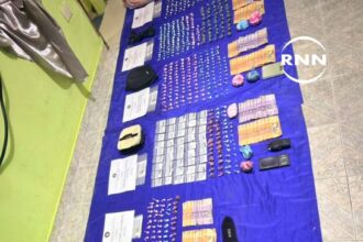 Agentes de la DNCD durante un operativo antidrogas realizado en Boca Chica, donde fueron ocupadas sustancias narcóticas y detenidas 12 personas.