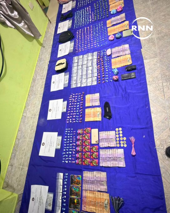 Agentes de la DNCD durante un operativo antidrogas realizado en Boca Chica, donde fueron ocupadas sustancias narcóticas y detenidas 12 personas.