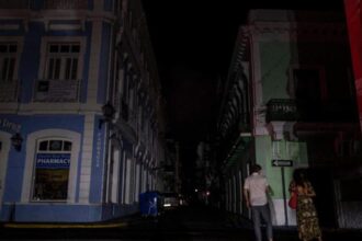 Apagón deja sin electricidad a más de 377,000 clientes en Puerto Rico