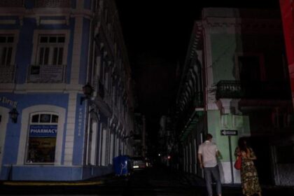 Apagón deja sin electricidad a más de 377,000 clientes en Puerto Rico