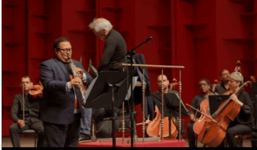 Sandy Gabriel y José Antonio Molina durante colaboración musical