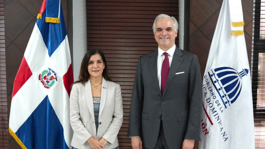 República Dominicana y Estados Unidos abordan cooperación en inglés y tecnología educativa