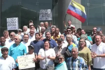 Opositores venezolanos protestan frente a sede de Naciones Unidas en Caracas