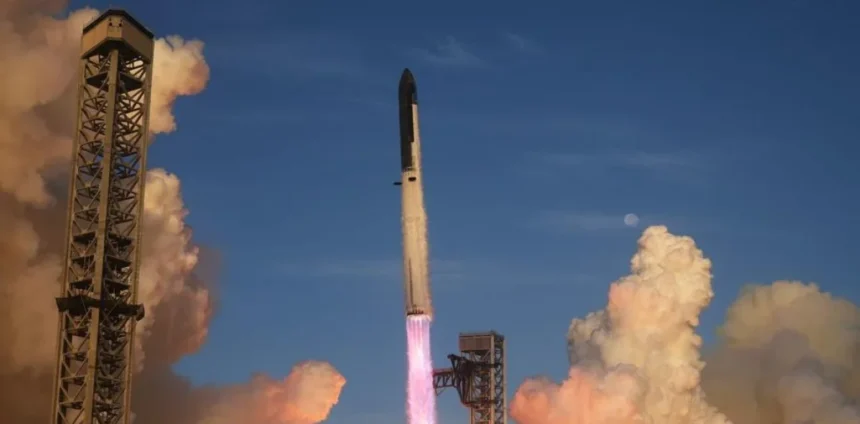 Starship de SpaceX despega desde Texas durante su vuelo 14