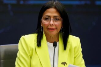 Delcy Rodríguez cuestiona regreso de María Corina Machado