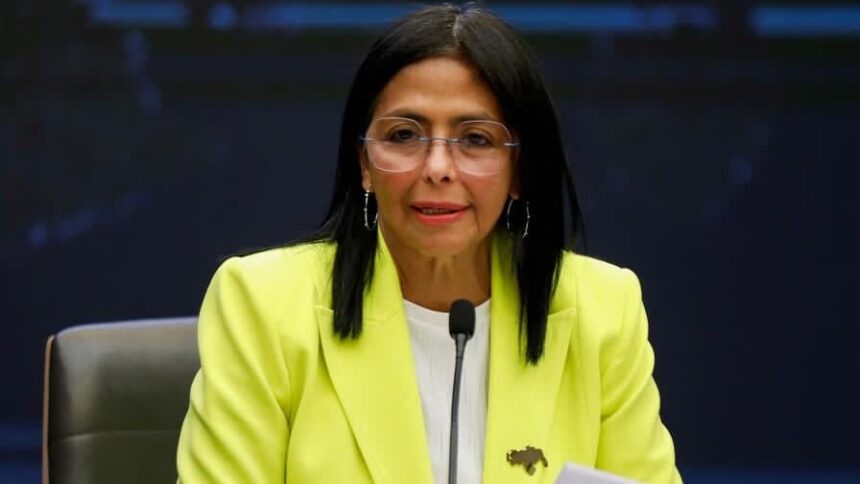 Delcy Rodríguez cuestiona regreso de María Corina Machado