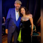 Rosalía llama «maestro de maestros» a Juan Luis Guerra al recibir premio Billboard