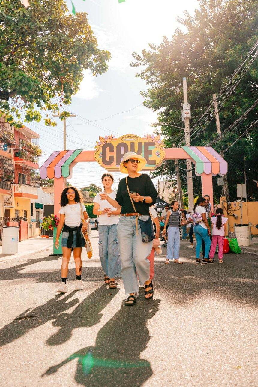 Presentación cultural en una edición anterior del Festival CAYE en Ciudad Nueva, Santo Domingo