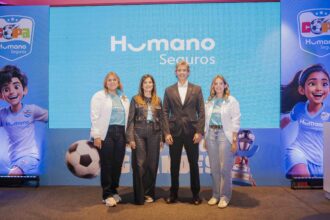 Representantes de colegios participantes en la Copa Humano Seguros 2026