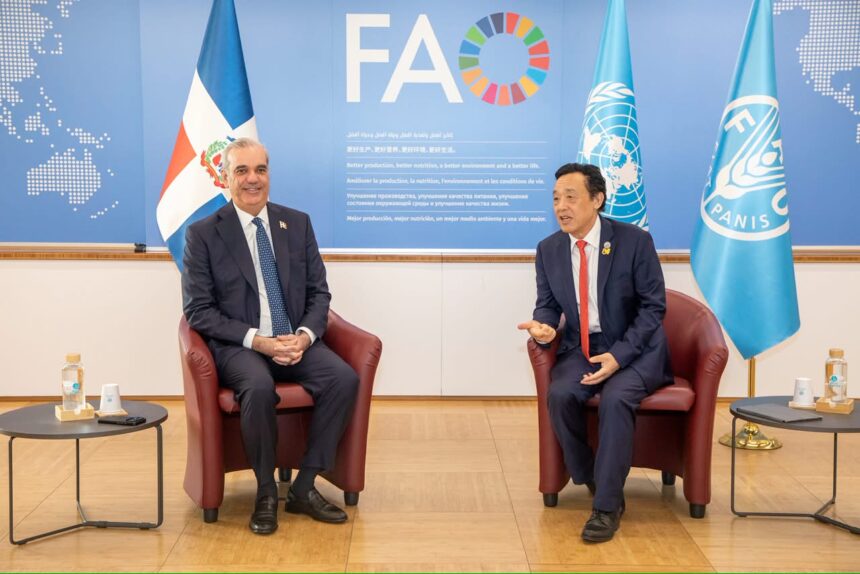 Luis Abinader y Qu Dongyu durante reunión sobre seguridad alimentaria en el Foro Mundial de la Alimentación 2026 en Roma