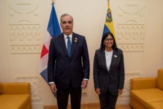 Luis Abinader y Delcy Rodríguez durante reunión bilateral en Roma sobre combustibles, relaciones consulares y turismo