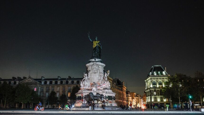 Francia impone toques de queda en París y otras ciudades tras disturbios y saqueos